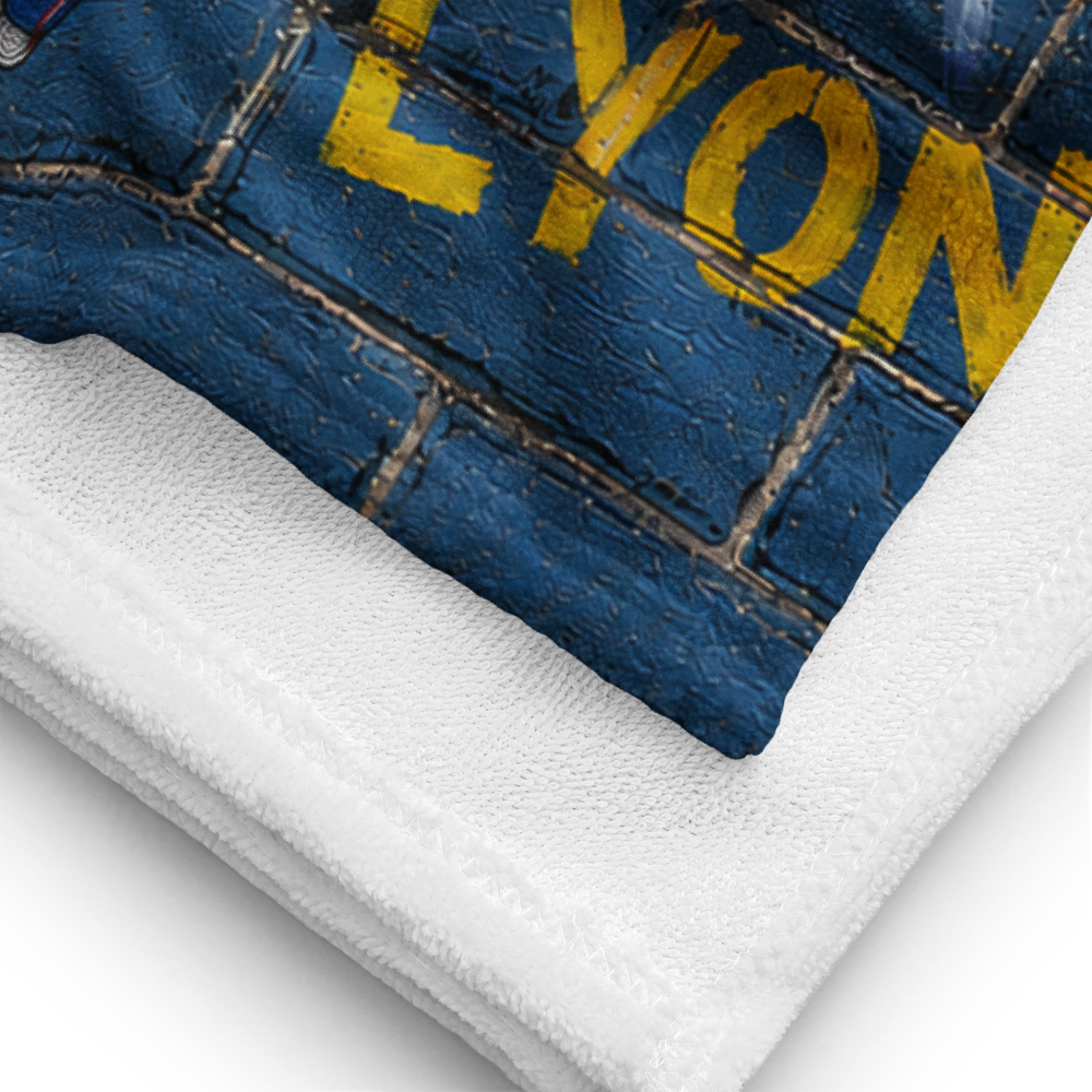 CŒUR DE LYON — Détail texture éponge et impression all-over, serviette artistique ARTGY7