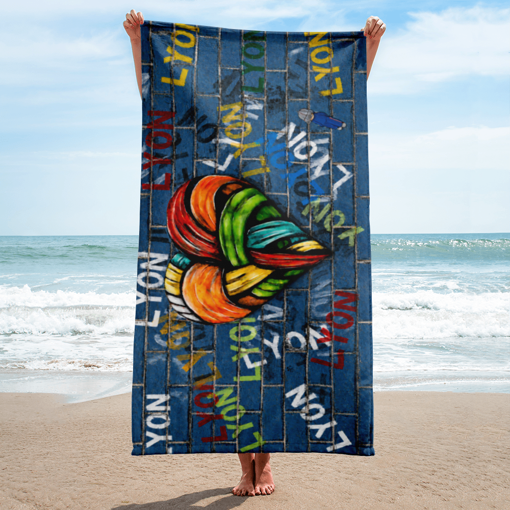 CŒUR DE LYON — Serviette artistique ARTGY7 tenue face à la mer, Collection Essentielle